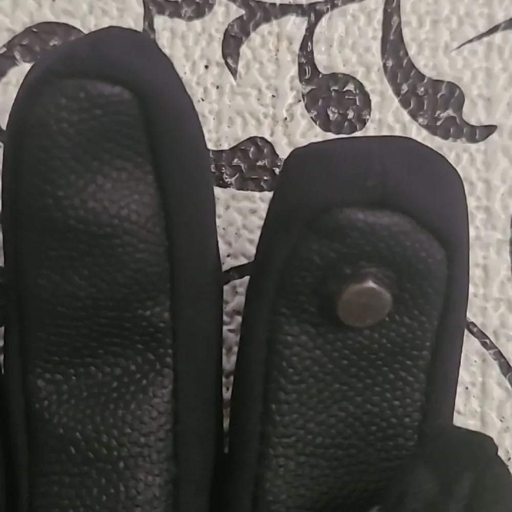 Black 180s Winter Gloves